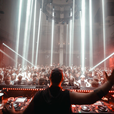 PLAY - UEBERREST - JOHNNES SCHUSTER - GABU